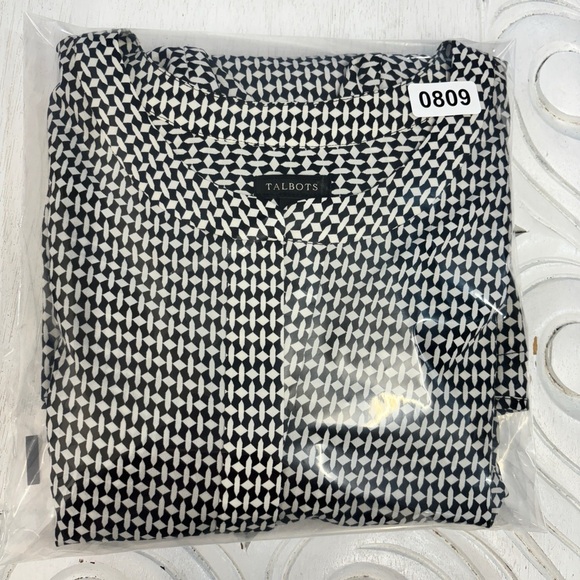 Talbots Popover Tunic Blouse Black White M Geometric - Picture 7 of 7